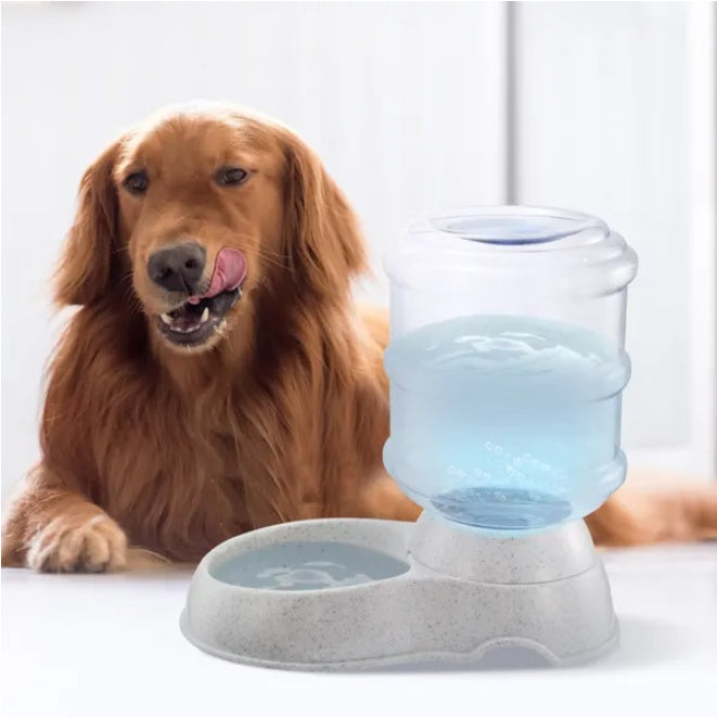 Automatic Gravity Pet Waterer - Your Pet Always Has Fresh Water (No Electricity!)
