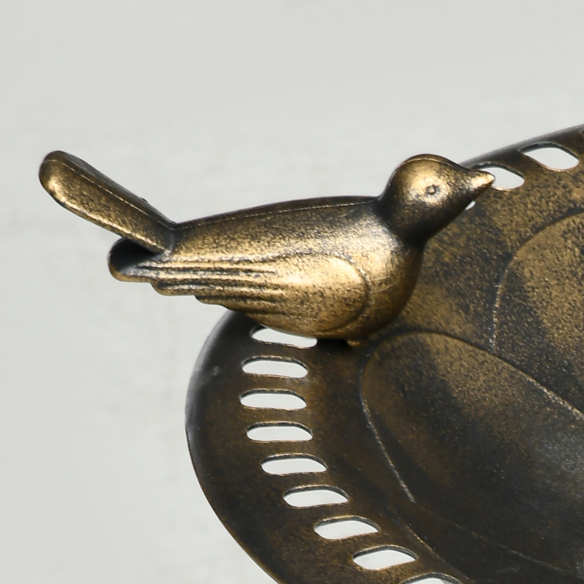 28" Antique Bird Bath with Planter - Transform Your Garden Into a Bird Paradise!